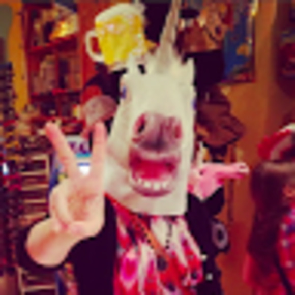 Meet your Posher, Hailey - Picture 1 of 1